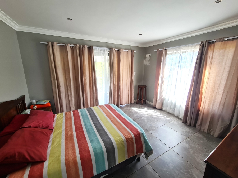 5 Bedroom Property for Sale in Noorsekloof Eastern Cape